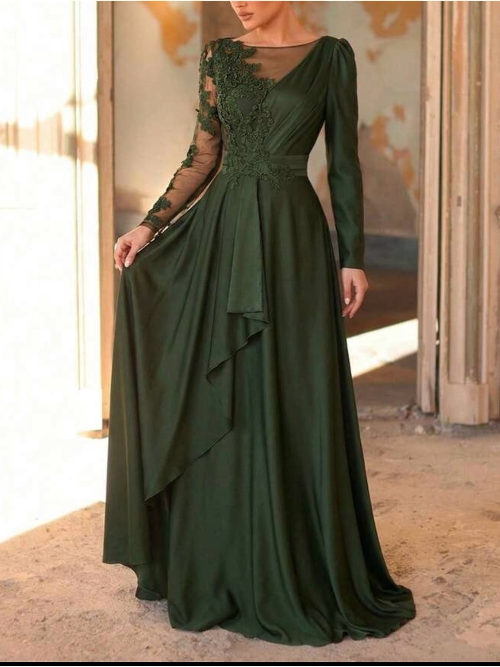 Elegant Dark Green Lace-Appliqué Evening Dress